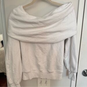 CARBON 38 white off shoulder sweatshirt m/l